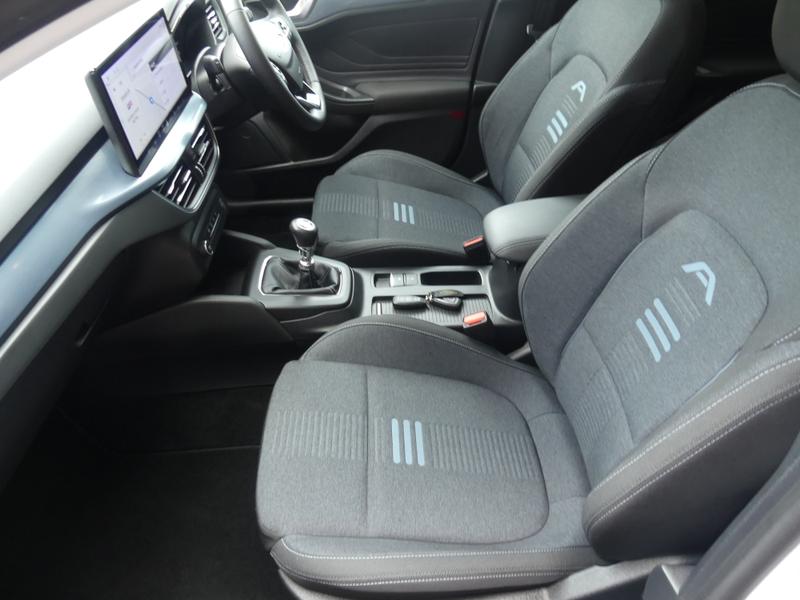 Ford Focus Photo 7a73665f-b4f9-42f5-8ecc-e41d1c4d4f48.jpg
