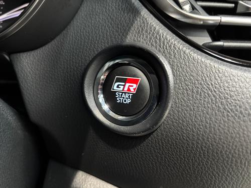 Toyota C-HR Photo 7a8c8f6f-880e-4447-9fab-197c85c163bc.jpeg
