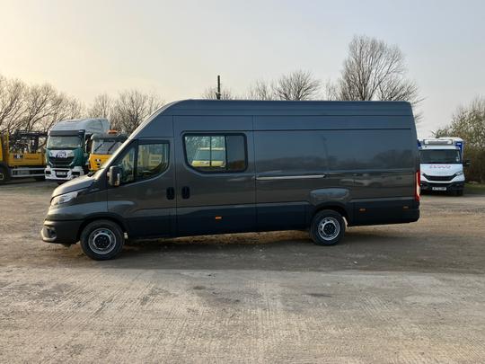 Iveco Daily 35S16V Photo