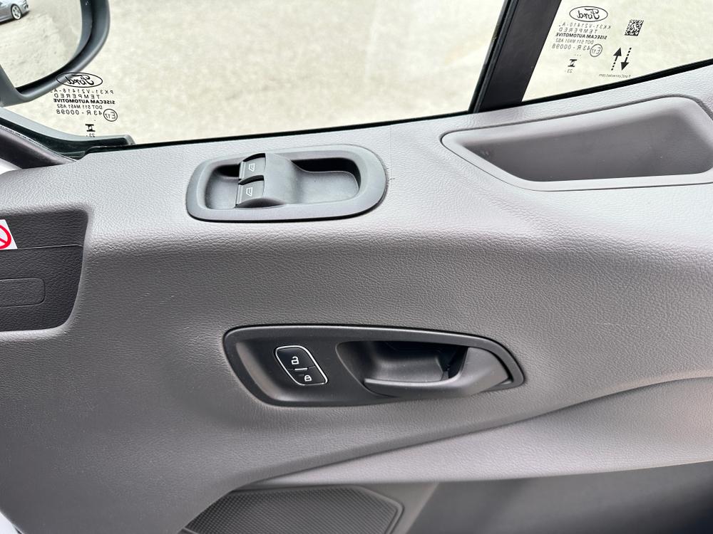 Ford Transit Photo 7a980edf-fb0f-417d-a6bc-361a7ac49c2f.jpg