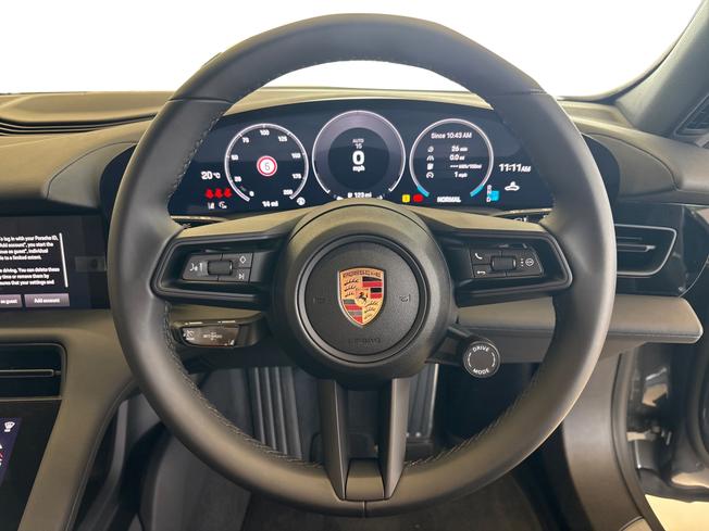 PORSCHE Taycan Photo 17
