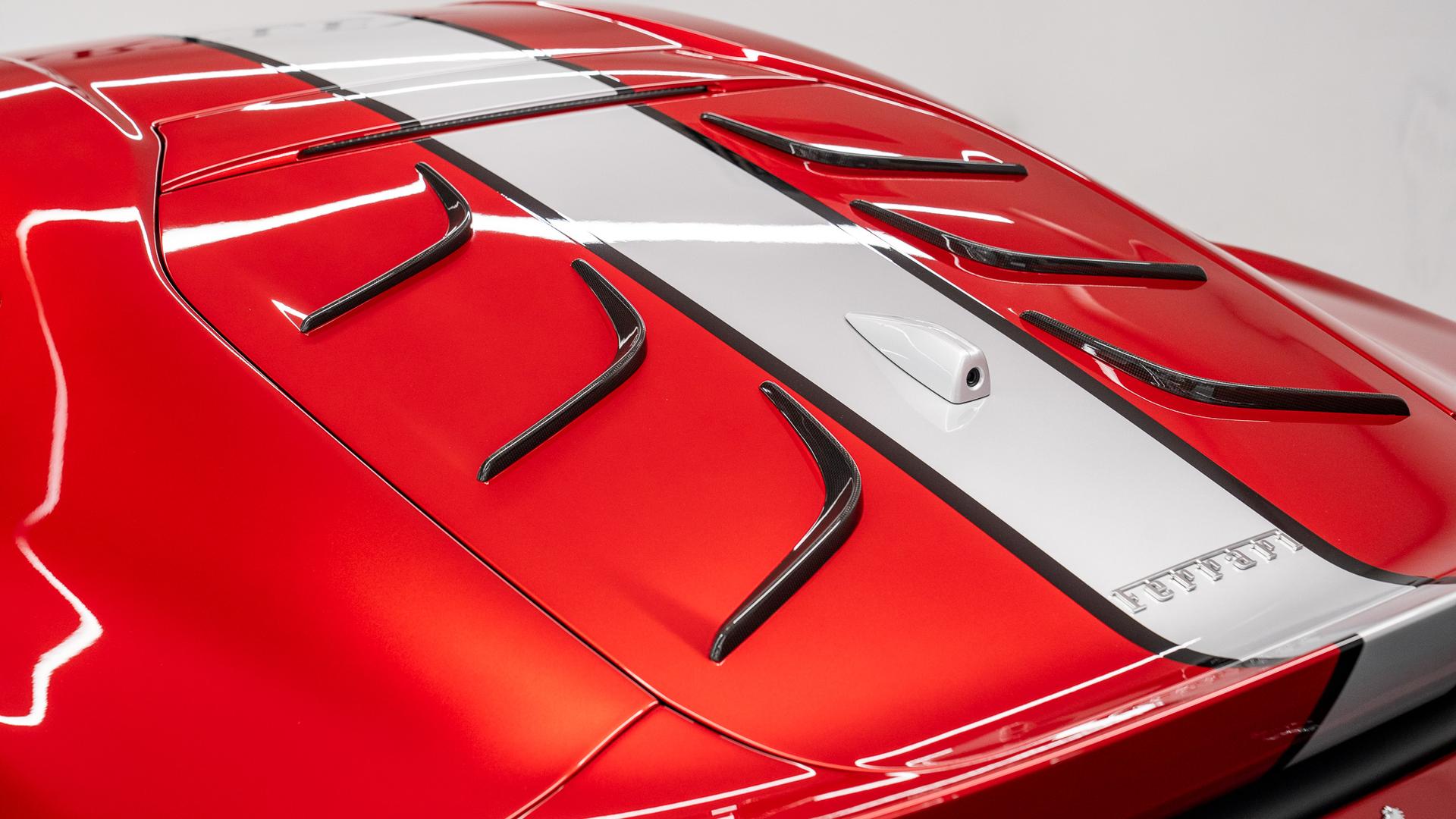 Ferrari 812 Photo 7b022348-aedc-480c-bb81-345847d70214.jpg