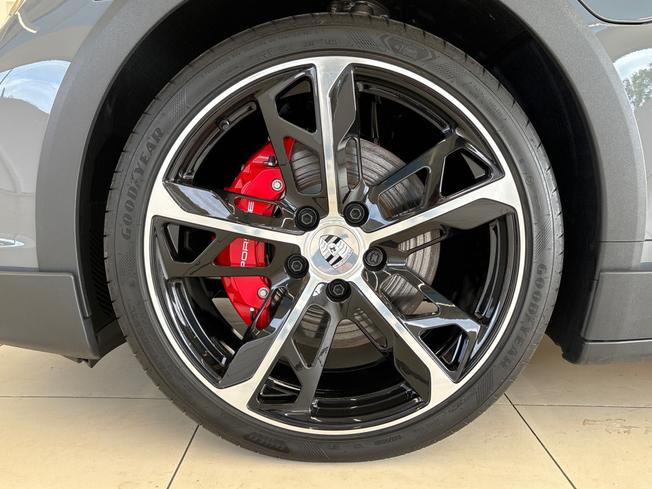 PORSCHE Taycan Photo 25