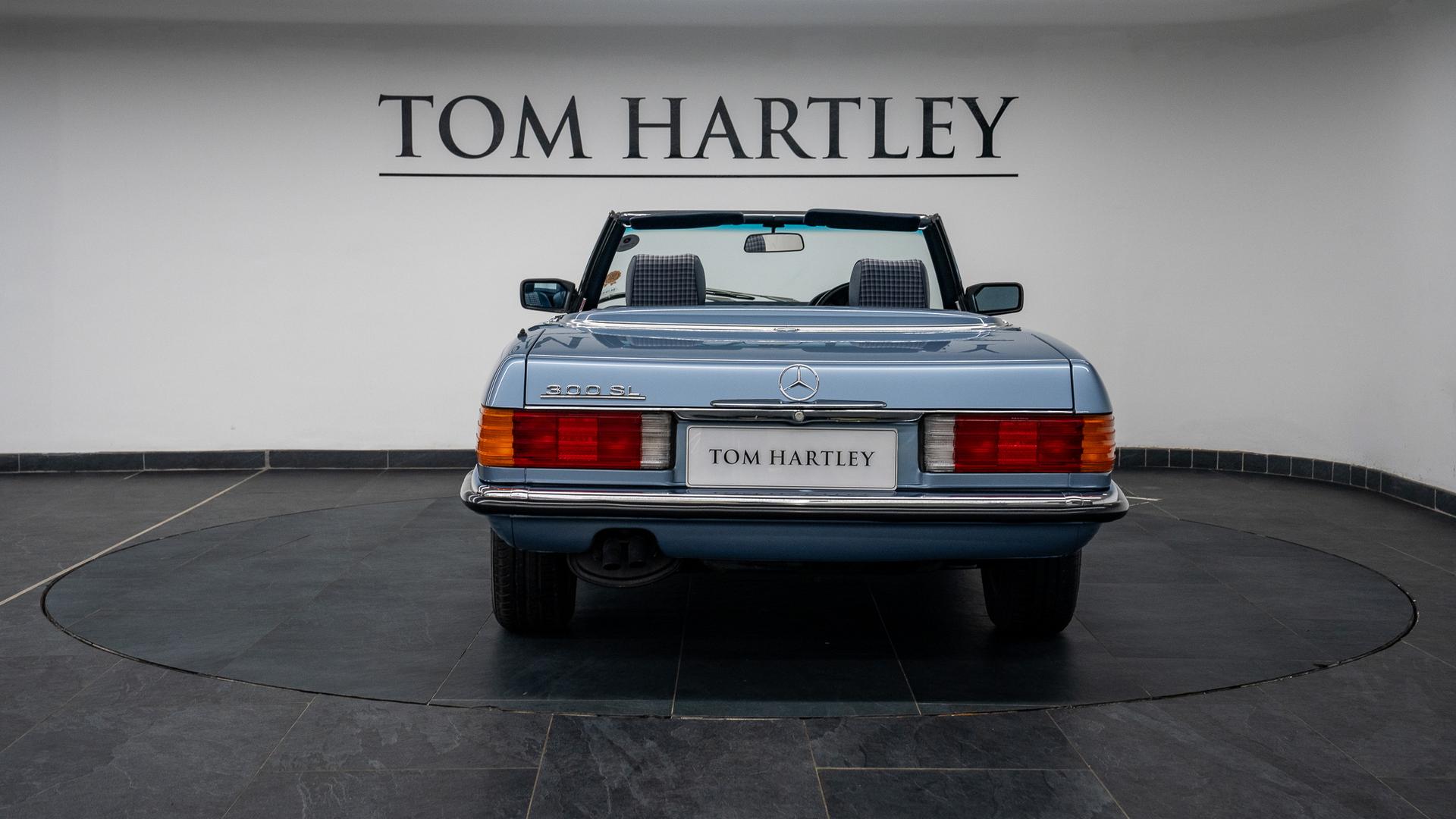 Mercedes-Benz 300 Photo 7b1ec838-0319-4a48-906f-20058d7e54c3.jpg