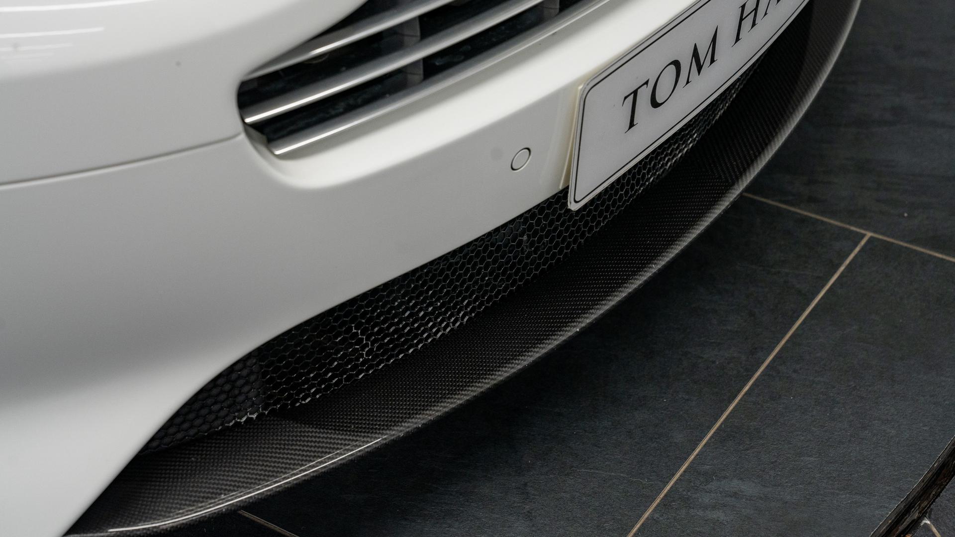 Aston Martin DB9 Photo 7b2f0a7d-d590-49e4-b66f-d2e48e198fea.jpg