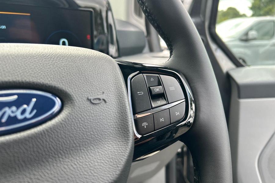 Ford TRANSIT CUSTOM Photo 7b3e93f3-f42b-4f77-b8b1-5b3112cb94cd.jpg