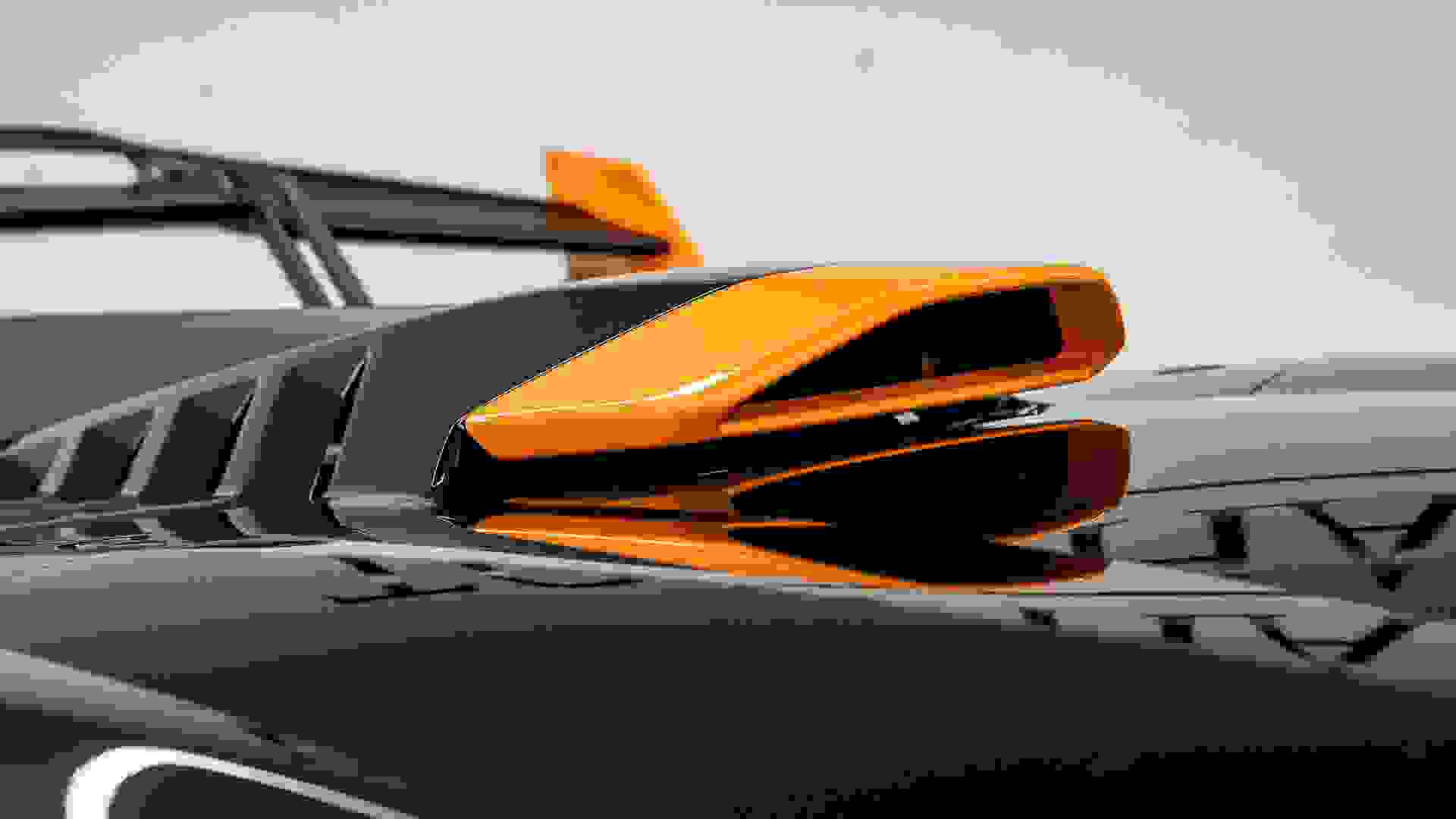 Lamborghini Huracan Photo 7b5f179d-0038-48bc-8c2f-aa6159353fc9.jpg
