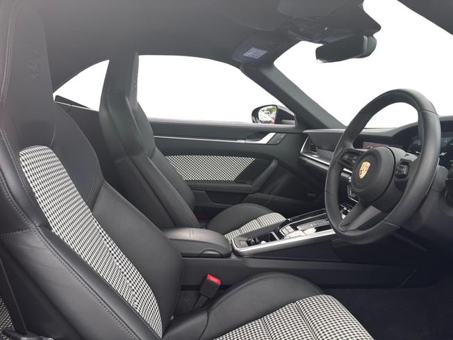 PORSCHE 911 Photo 19