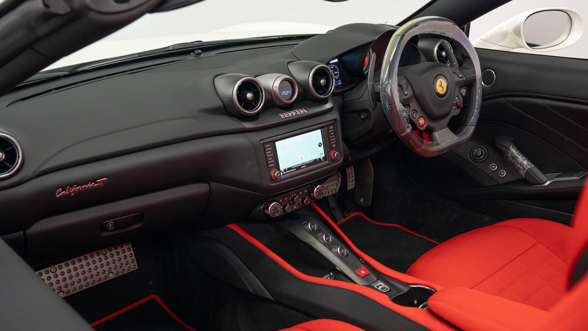 Ferrari California T Photo 7b6bf562-5b21-4968-9bcc-6aa0c59c10bb.jpg