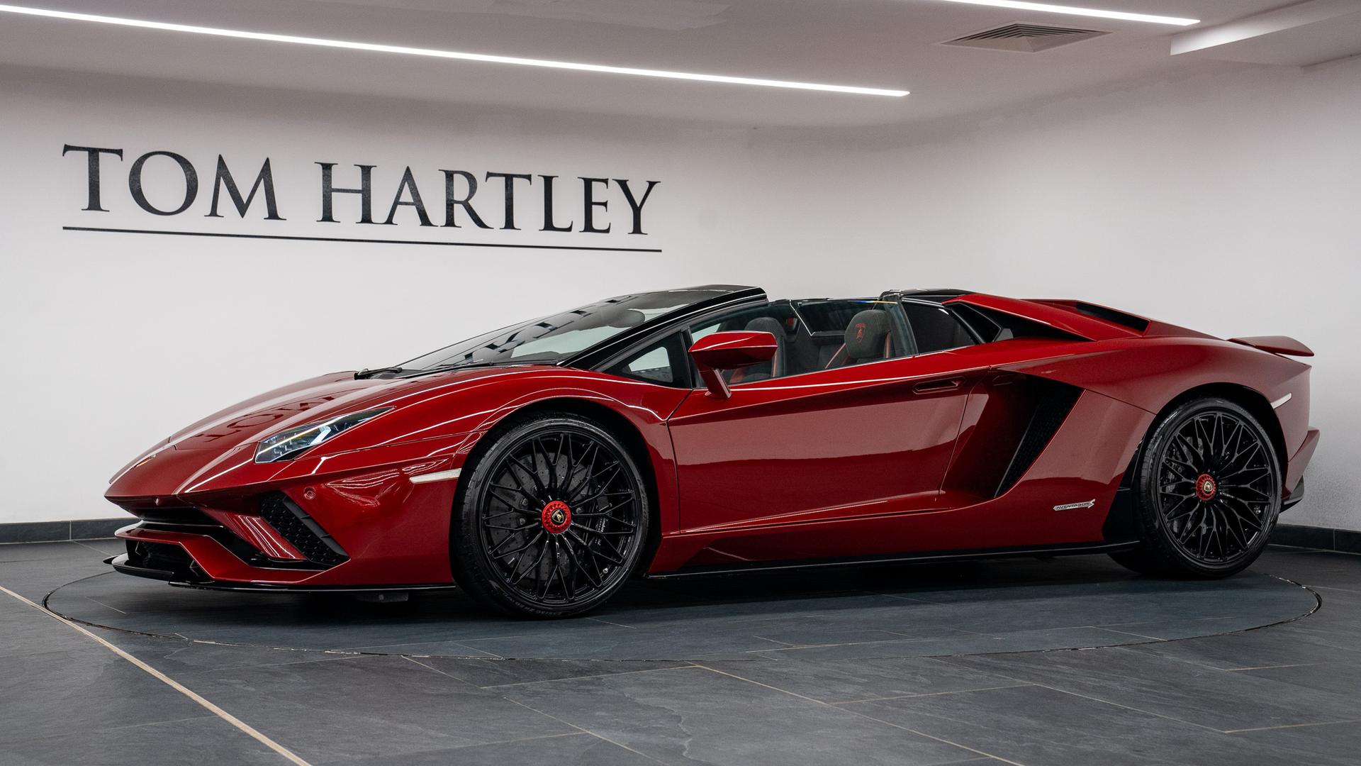 LAMBORGHINI Aventador Photo 7b6e5700-2f0a-4419-8764-f1f8ac255317.jpg