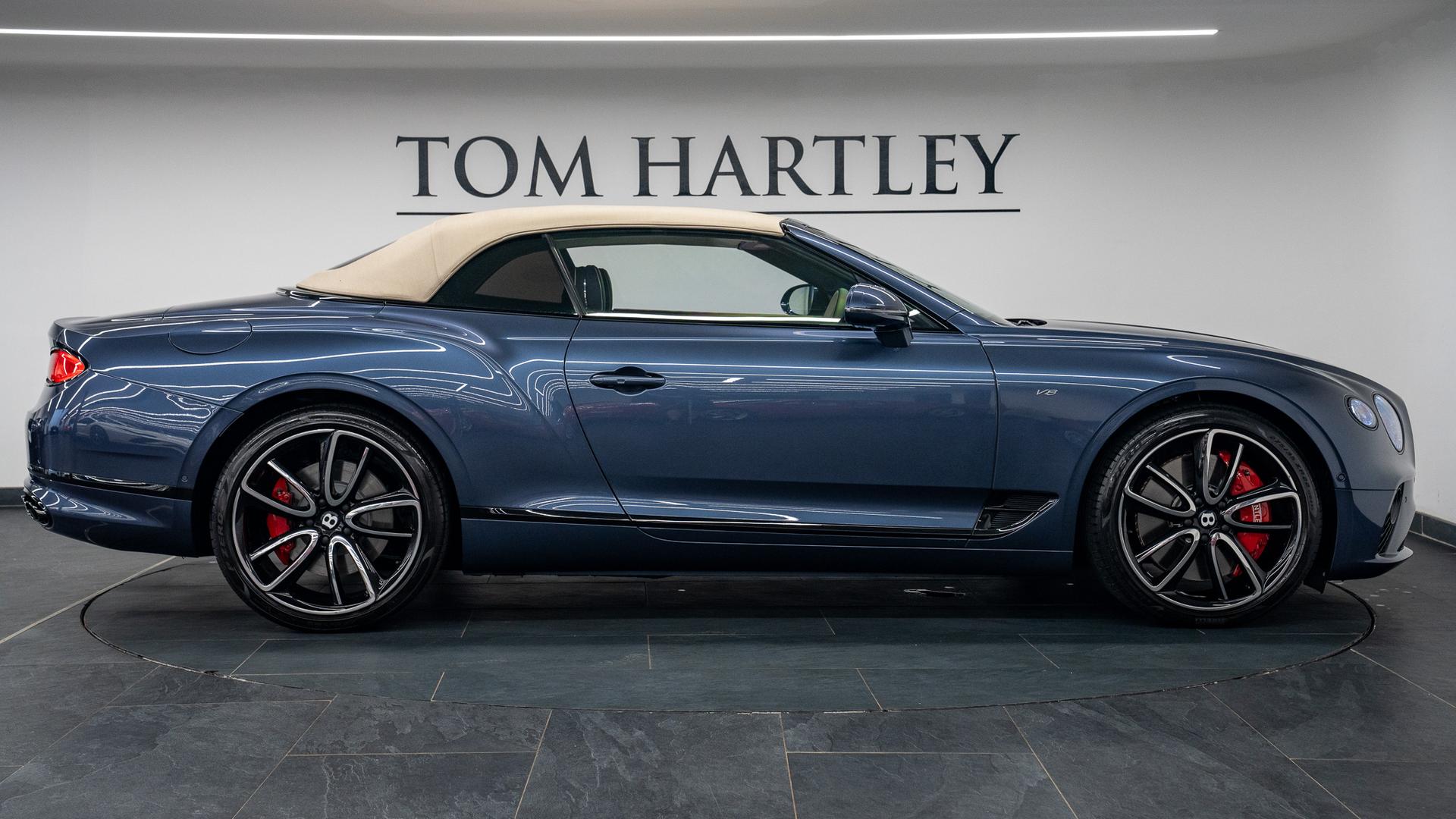 Bentley Continental Photo 7b7a06a4-9ae2-4fcb-a2a3-9b28d07a48a7.jpg