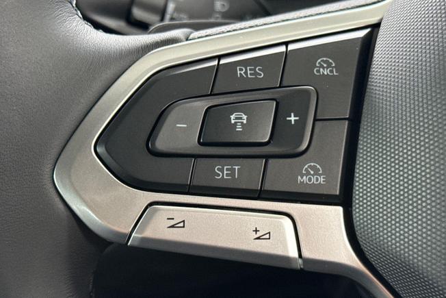 VOLKSWAGEN T-Roc Photo 16