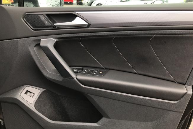 VOLKSWAGEN Tiguan Photo 28
