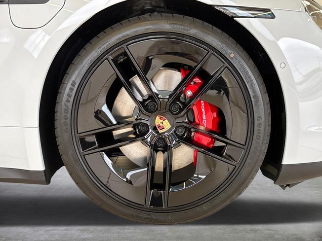 Porsche Taycan Photo 19