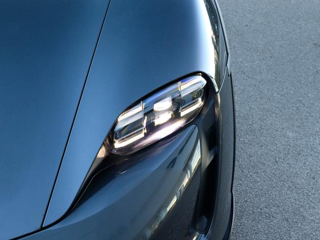 PORSCHE Taycan Photo 9