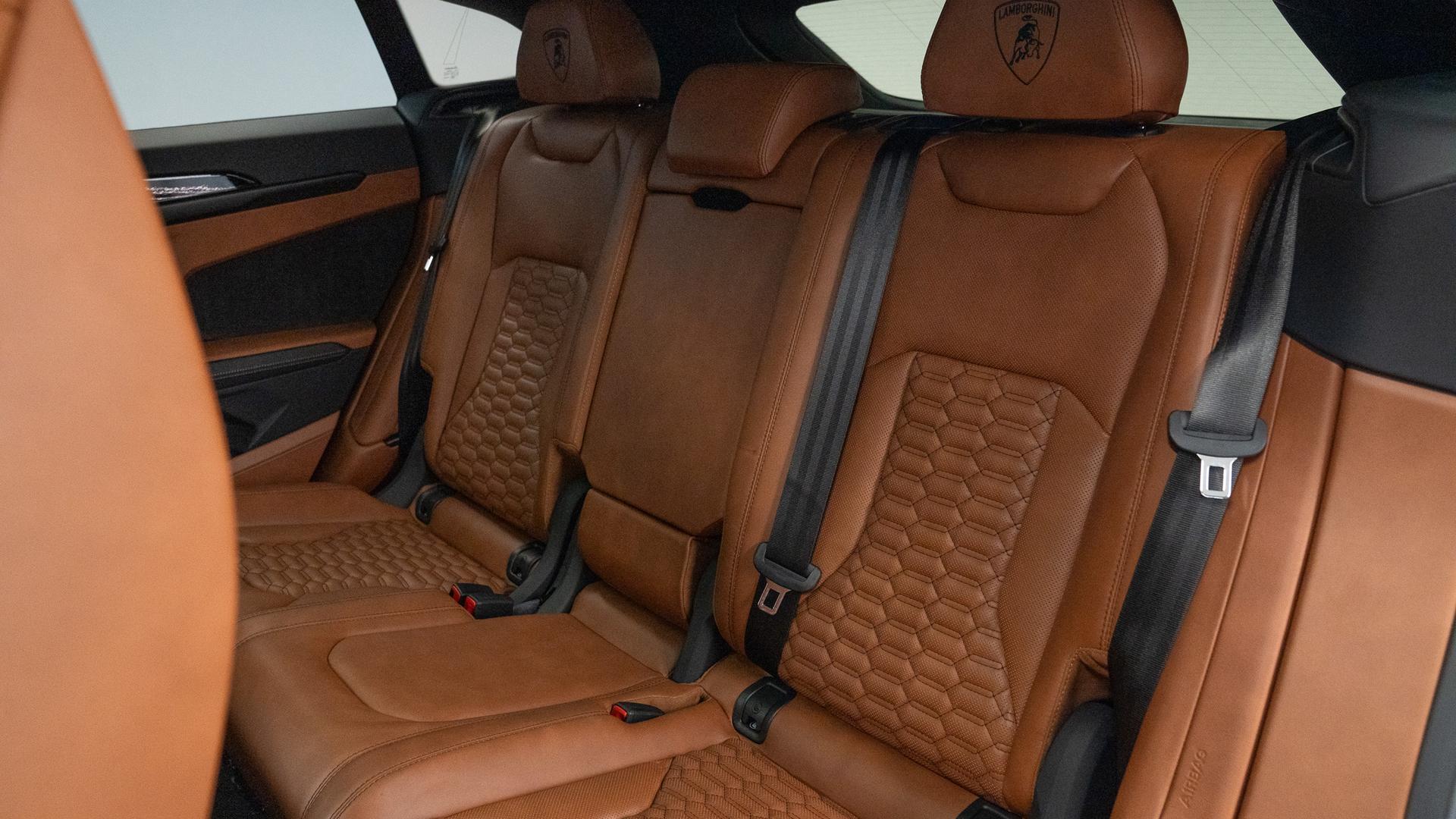 LAMBORGHINI Urus Photo 7c20df34-cf47-4368-af8c-c21c2ef97157.jpg
