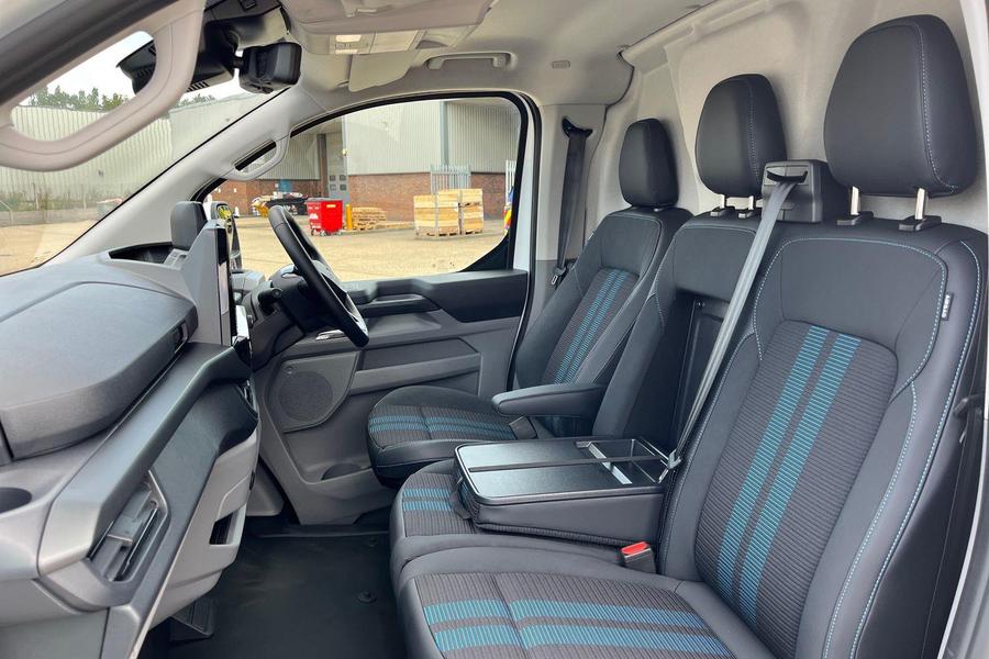 Ford TRANSIT CUSTOM Photo 7c23aaed-0ad6-4cef-9e62-07b14ff64768.jpg