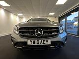 Mercedes-Benz GLA Photo 1