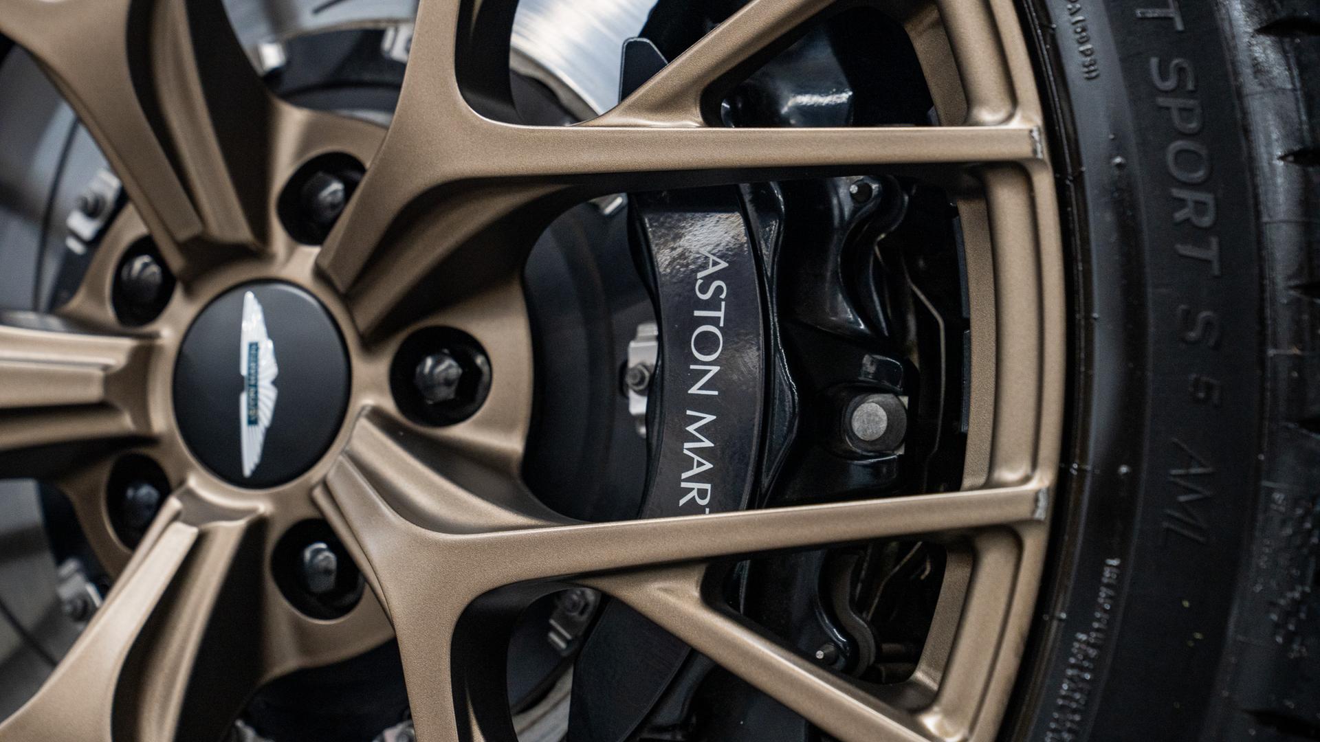 Aston Martin DB12 Photo 7c3897b5-d95f-4b8f-b6fe-eee9e00fa084.jpg