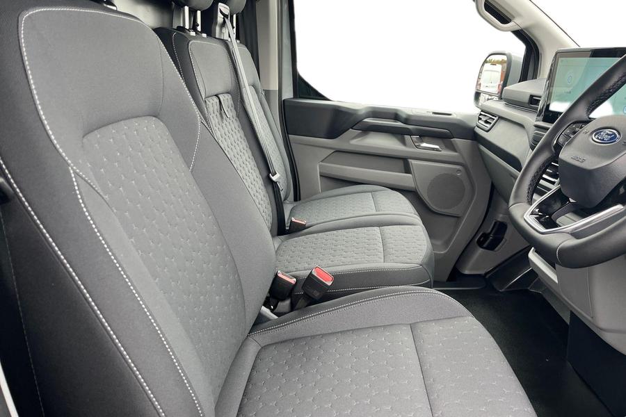 Ford TRANSIT CUSTOM Photo 7c398b6a-359b-46fd-befd-785fd2068c28.jpg