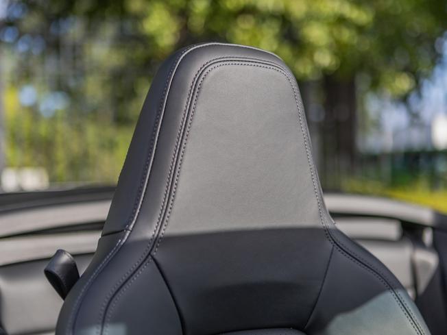 PORSCHE 911 Photo 16