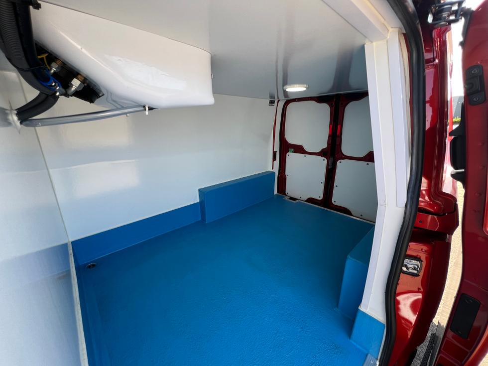 Ford Transit Custom Photo 7c4ddb73-92b8-43c8-b16c-0e558286e2bf.jpeg