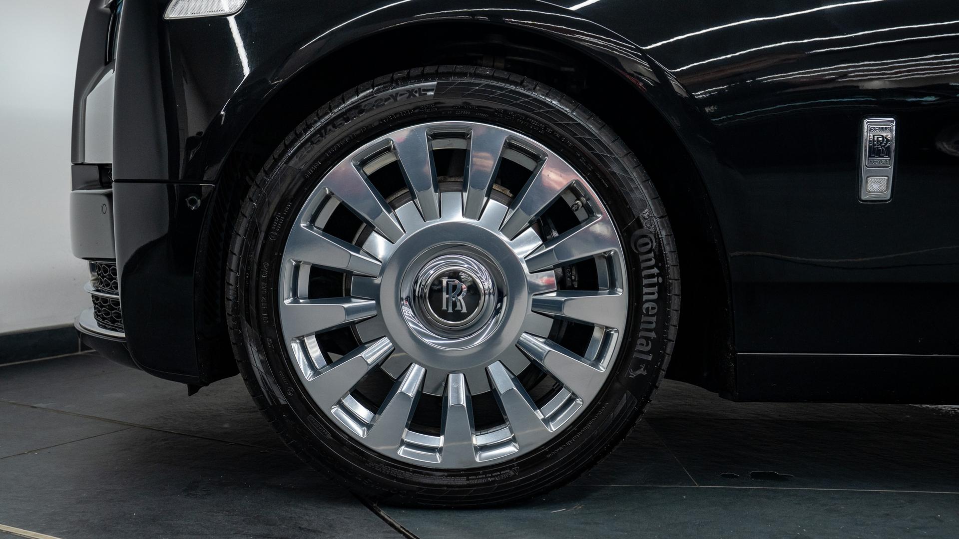 Rolls-Royce Phantom Photo 7c5e33ba-6bea-4a7a-a7ca-ede70f6a7edd.jpg