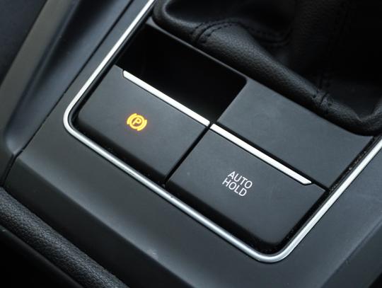 Volkswagen Golf Photo 7c696ed9-9c16-49bb-b759-ce1080fb8239.jpg