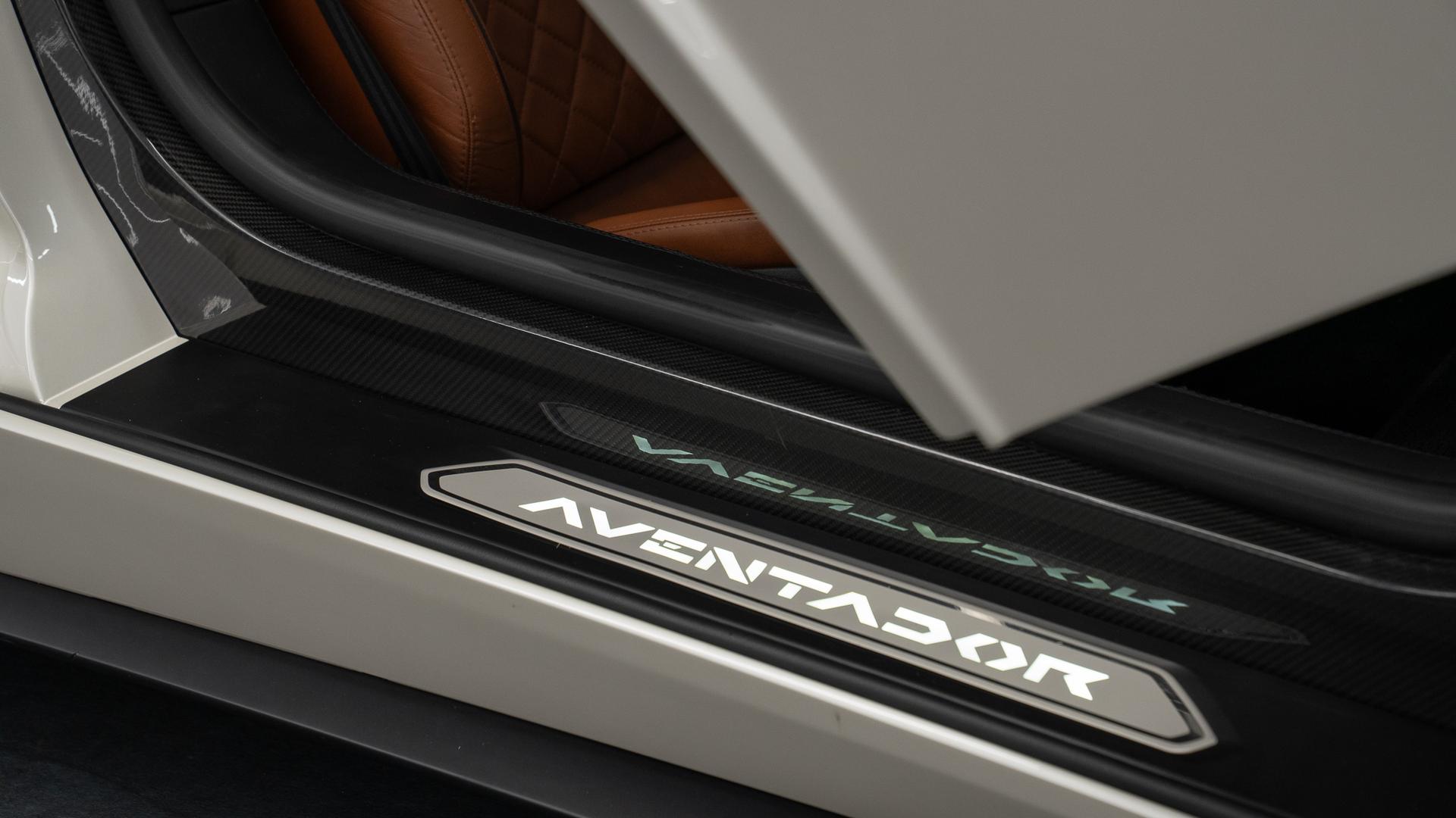 LAMBORGHINI Aventador Photo 7c7478d7-b526-42f0-baa6-b5eeb03849d9.jpg