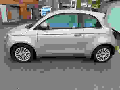 Fiat 500E Photo 7c800ce0-c2e1-4953-9c1d-52b453848562.jpg