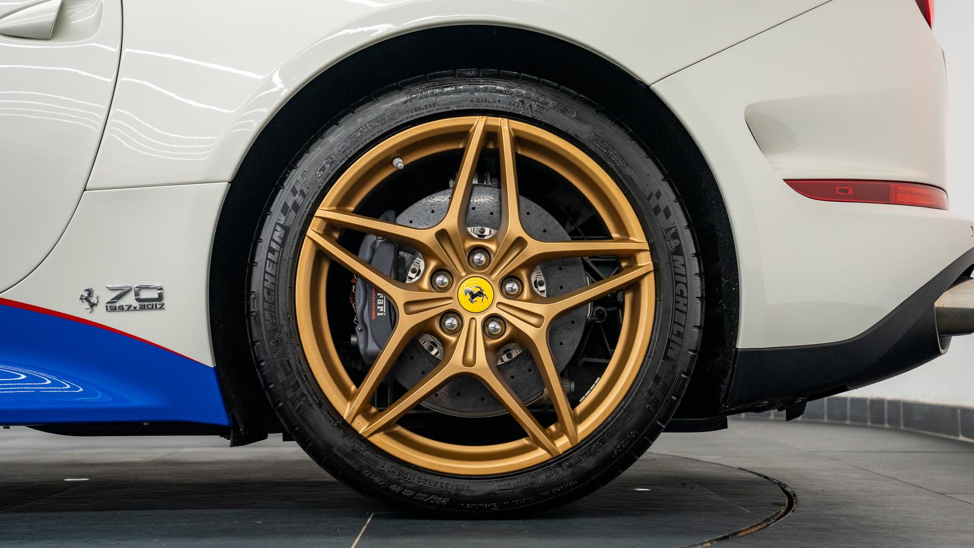 Ferrari California T Photo 7c86e225-de83-4e3b-8ffa-c60d42bb77b6.jpg