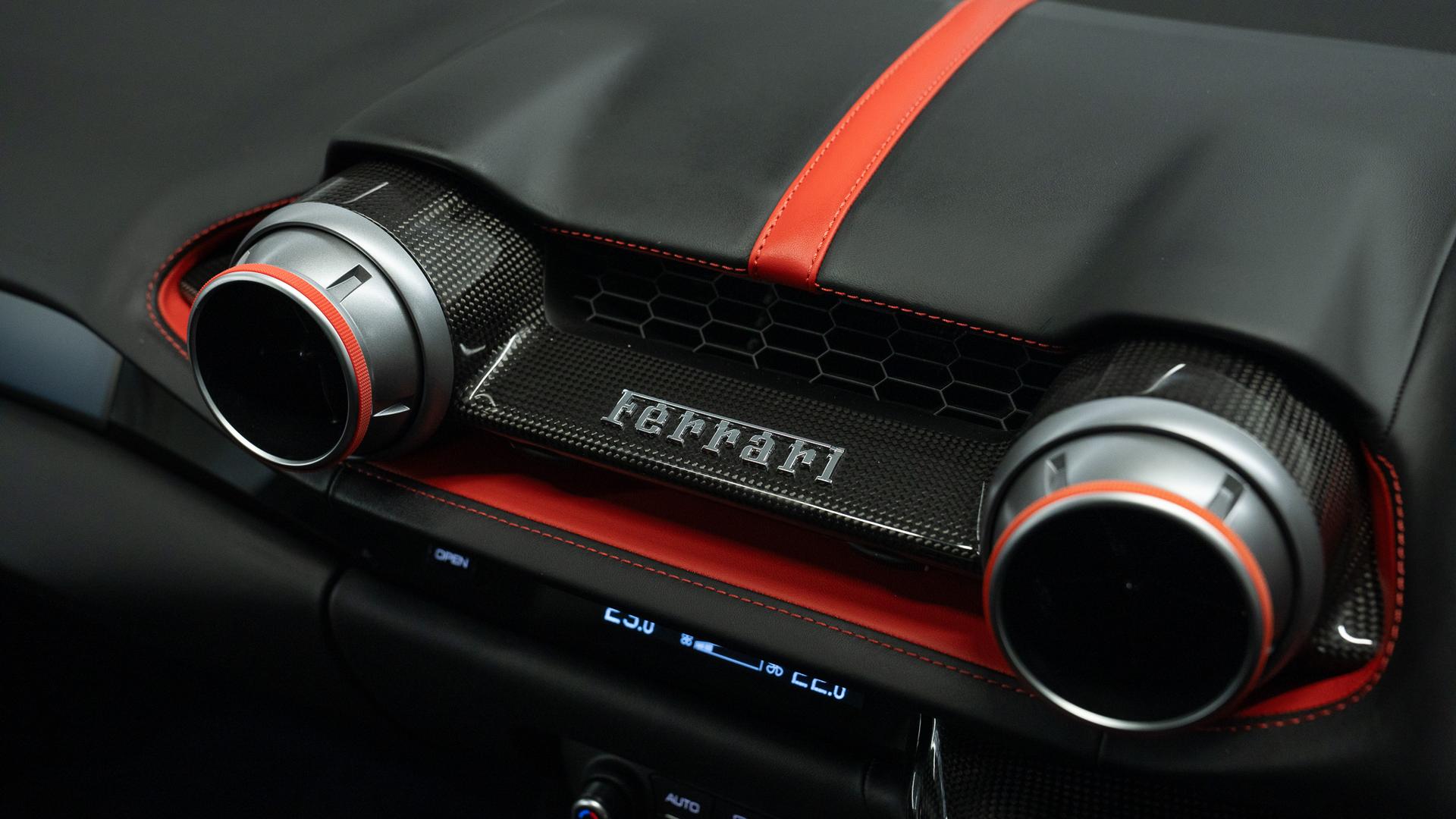 Ferrari 812 Photo 7ca062ac-7fe3-4e8d-a87b-3bbf1a70d75a.jpg