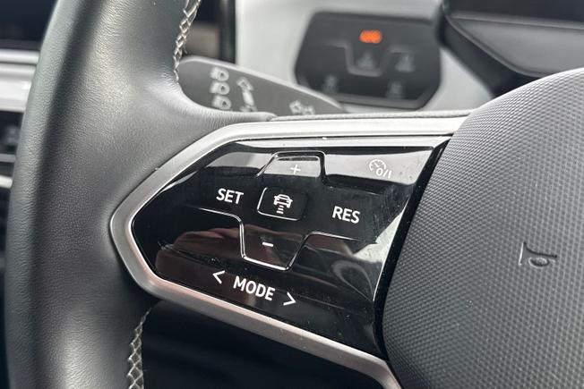 VOLKSWAGEN ID.3 Photo 16