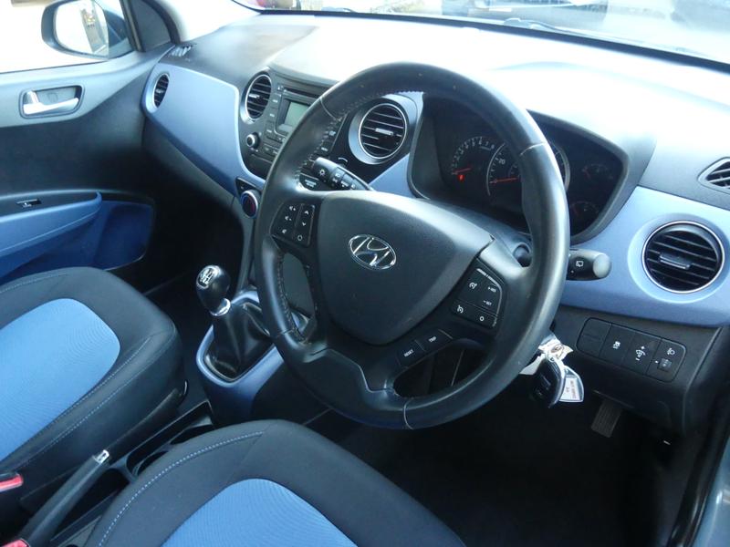 Hyundai i10 Photo 7ca9c677-1c38-4f2c-8630-43fa41f1503d.jpg