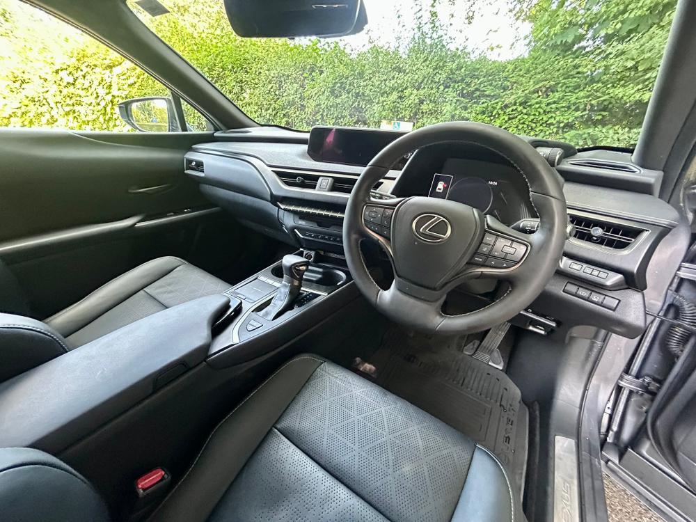 Used Lexus UX L666MBV 33
