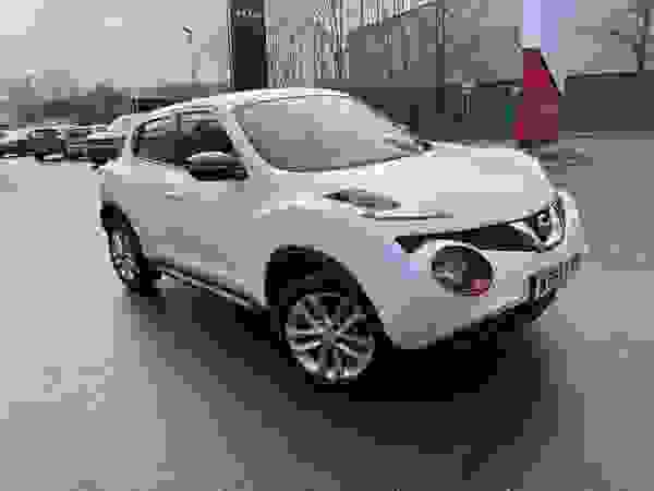 Used 2014 Nissan JUKE 1.6 Acenta Premium 5dr Xtronic White at Chippenham Motor Company