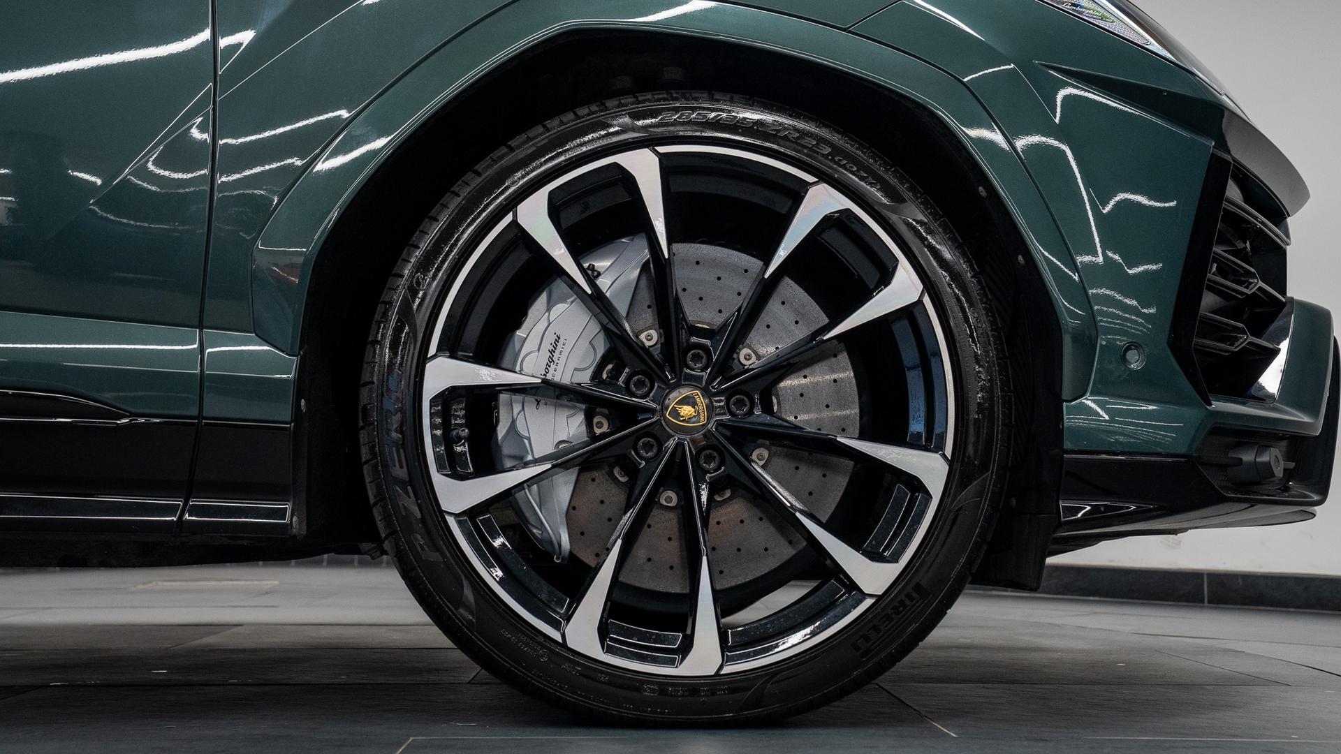 LAMBORGHINI Urus Photo 7cbfaddd-fd78-49e8-82c1-4bfa7d3f8f8d.jpg