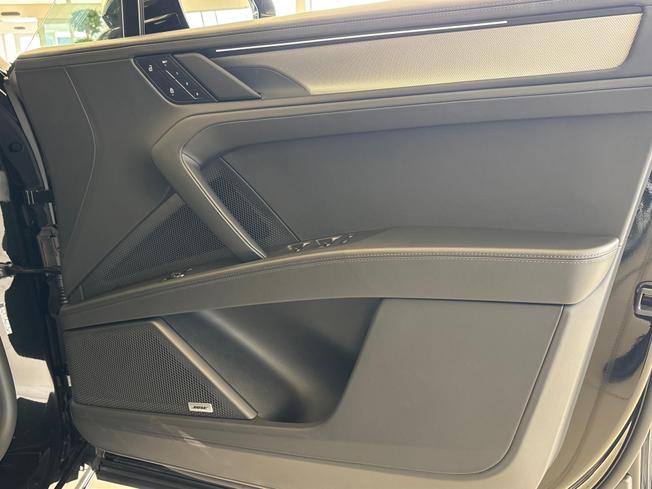 Porsche Cayenne Electric Photo 44