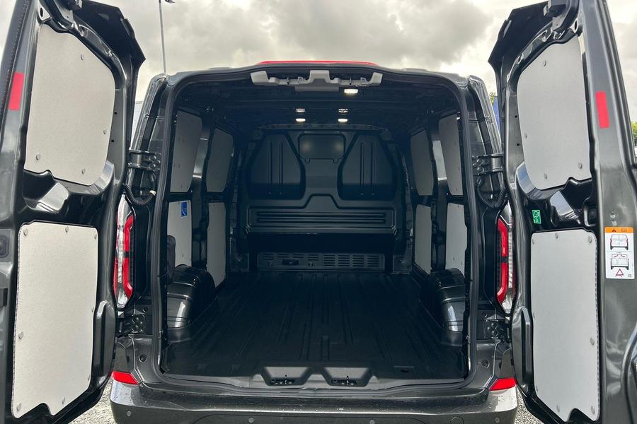 Ford TRANSIT CUSTOM Photo 7ce8fe00-1a61-4fcc-bc5f-9f18976061ad.jpg