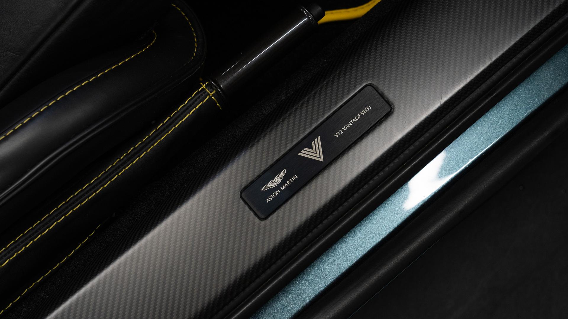 Aston Martin Vantage Photo 7cee19f4-e709-44ba-a55a-223022e24718.jpg