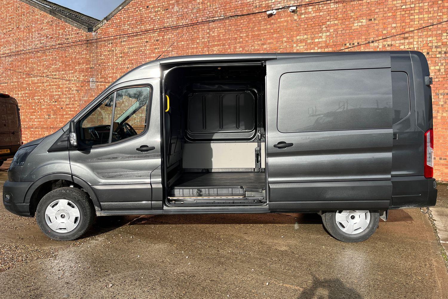Ford E-TRANSIT Photo 4