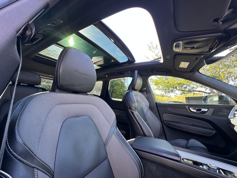 Used Volvo XC60 YN19JSO 3