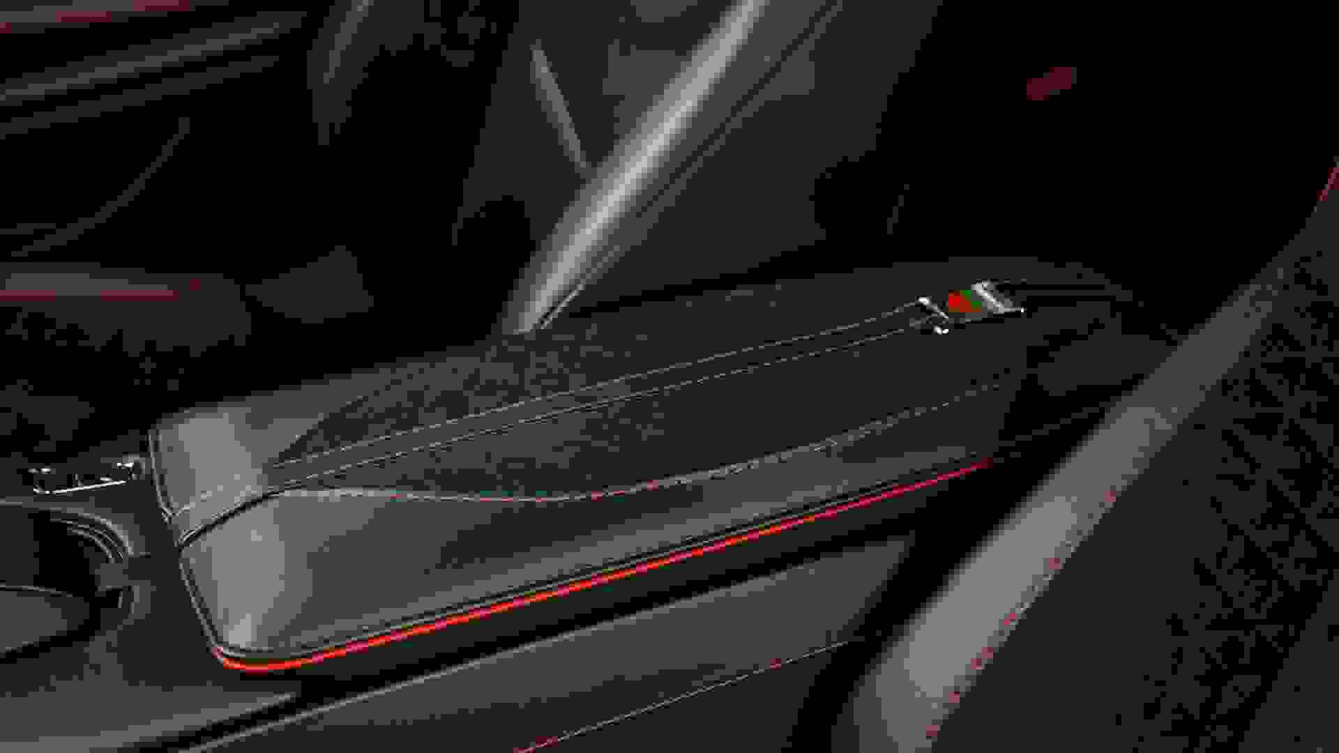 Aston Martin DBS Superleggera Photo 7d1f6a22-26d5-4039-9f46-a45b487e029e.jpg