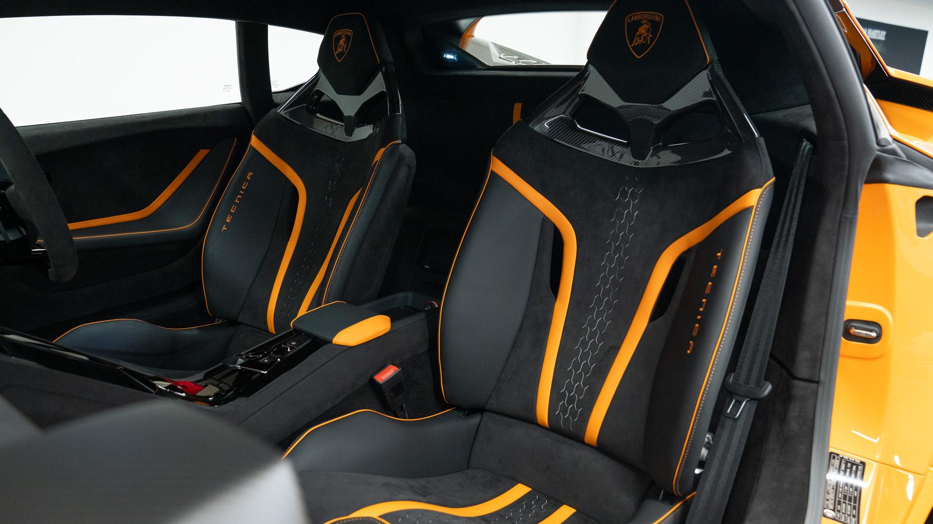 LAMBORGHINI Huracan Photo 7d308af8-d3fd-469e-99c1-d7d9bdc8ba1f.jpg