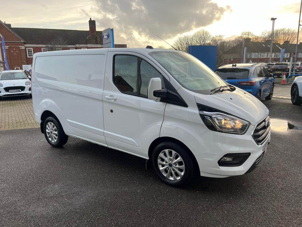 Ford Transit Custom Photo 7d3299ef-49a0-4c5b-be3d-7cabd8b471e0.jpg