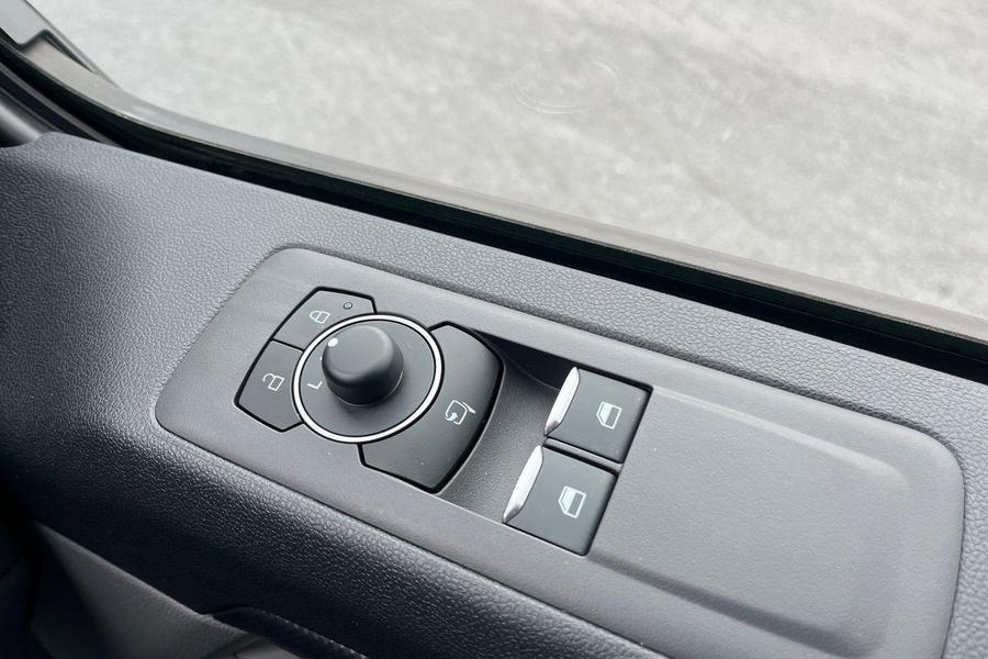 Ford TRANSIT CUSTOM Photo 7d48abdf-30ee-48bc-8427-6ef753bd00c5.jpg