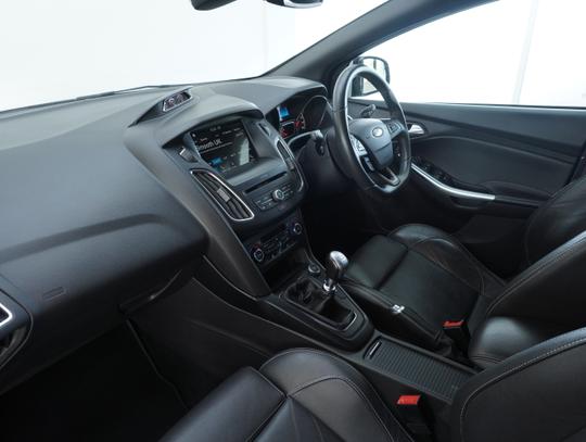 Ford Focus Photo 7d527c89-a558-416a-8f3b-155d0d8e49f2.jpg