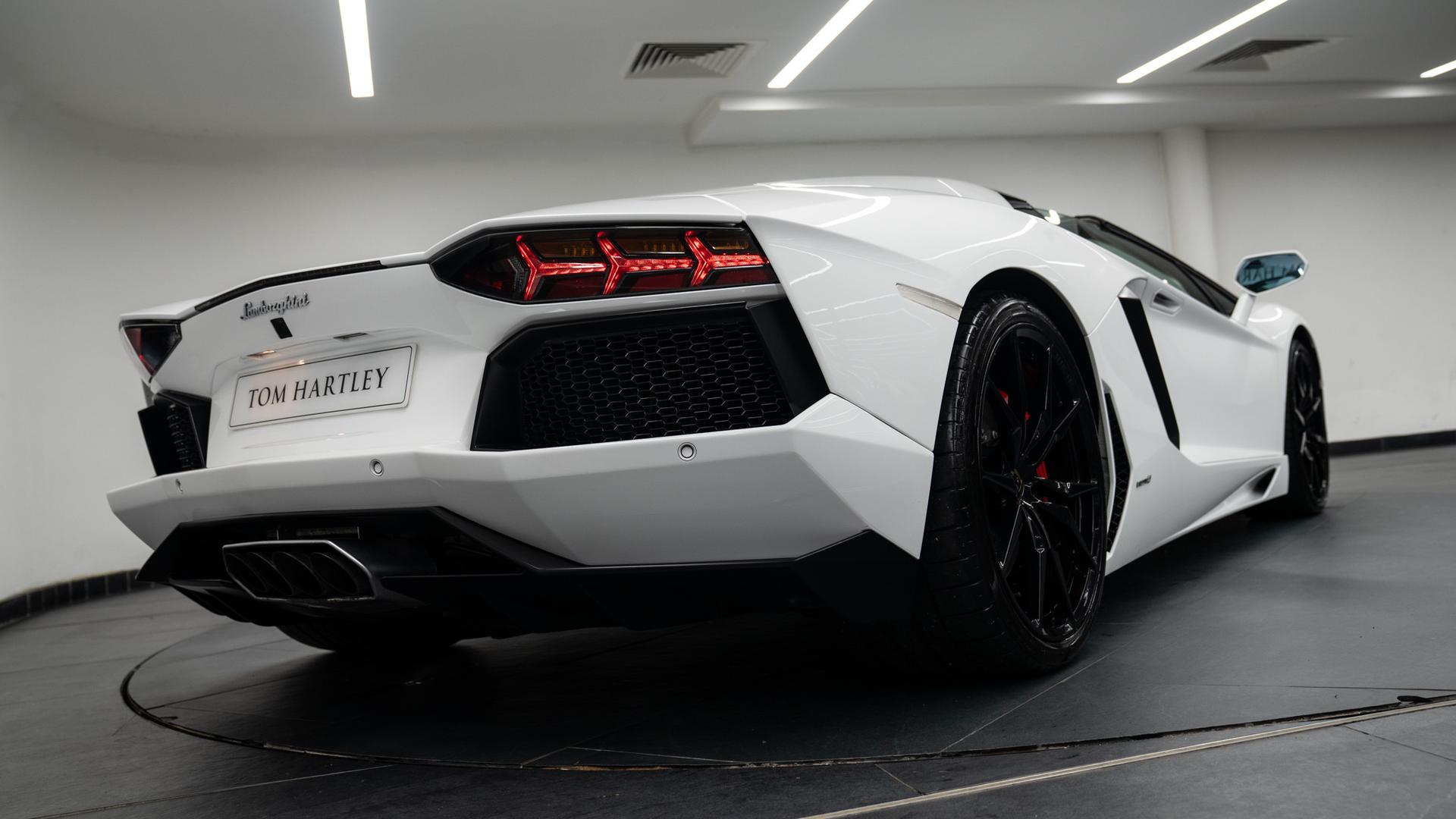 LAMBORGHINI Aventador Photo 7d791ee6-7483-4df8-ac4c-14df55cca546.jpg