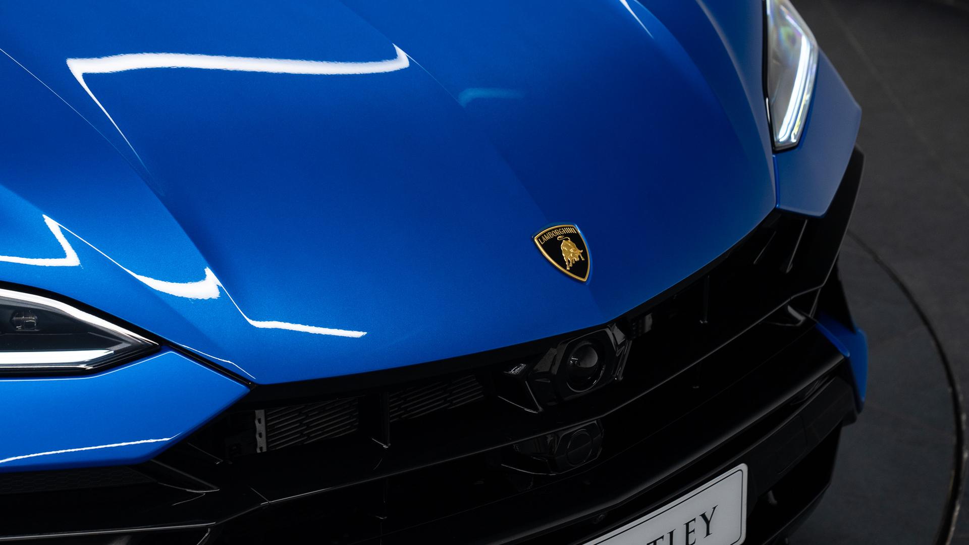 LAMBORGHINI Urus Photo 7d8a9c40-56e4-4b6e-a543-aee095a2827b.jpg