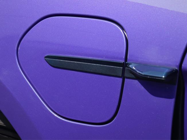 PORSCHE Taycan Photo 10